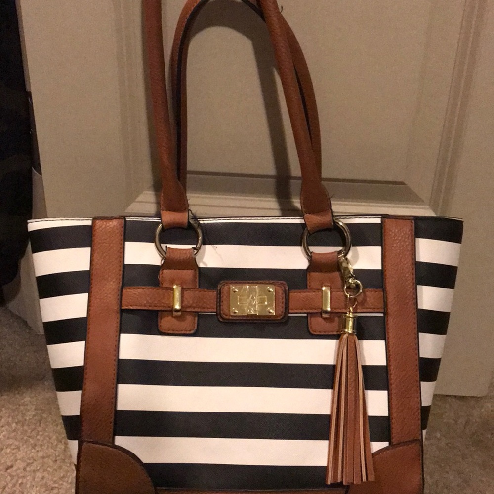 Purse - Picture 2 of 3